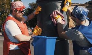 A bajszos takarítónők, simán elrabolják a szíved! | Gold Record