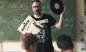 Új Fish! klip: Iskolába jársz (Aurora cover) | Gold Record