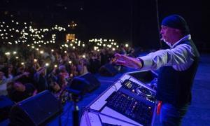 Dj Dominique élménnyekkel és országos összefogással segít! | Gold Record