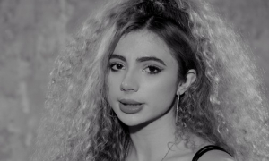 Opitz Barbi kiosztja a véleményvezéreket | Gold Record