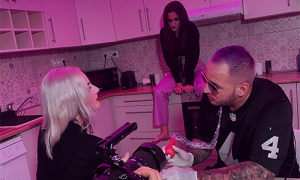 Curtis késztette Dj MYNEA legújabb tetoválását | Gold Record