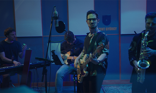 Egy versenyből született meg a legújabb Lóci Játszik dal. | Gold Record