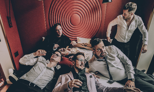 Lóci játszik: Szánalmas kis dal | Gold Record