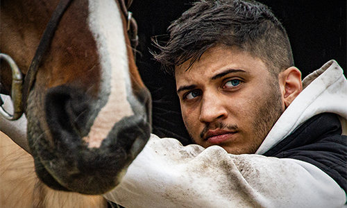 Izgalmas hangzás, török jegyek és őszinteség Kiss Kevin új dalában | Gold Record