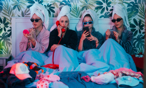 Széttaposott rózsák, összetört képek: így dolgozta fel B. Nagy Réka a szakítást | Gold Record