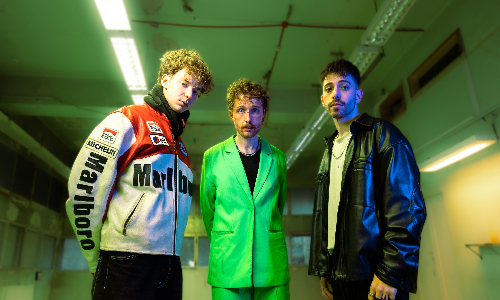 Így különböznek az egyformák: megérkezett Majré új dala | Gold Record