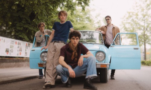 Azt fogja egybe, hogy az ember mennyire szeretne szeretve lenni és közben kicsit viccet is csinál magából a kiszolgáltatottságával. Itt az új Hűvös! | Gold Record