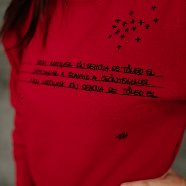 MARGARET ISLAND - CHILI RED KEREK NYAKÚ UNISEX PULÓVER - Nem megyek én sehova