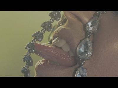 YAMINA – Neon | Gold Record