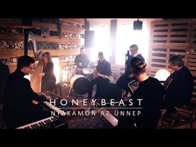 HONEYBEAST – Nyakamon az ünnep | Gold Record